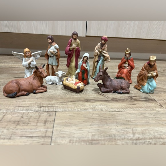 Deluxe Porcelain Nativity Set - 11 Pieces holiday christmas xmas decor - Picture 3 of 8